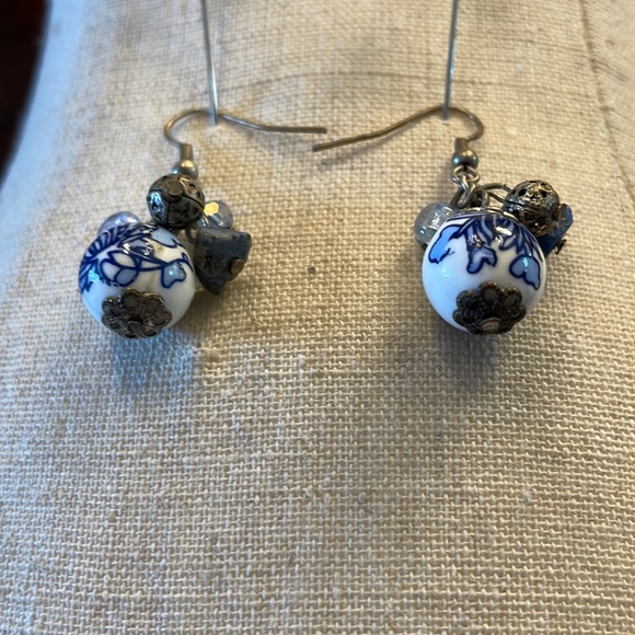 Porcelain Dangling Earrings Vintage - Picture 4 of 4